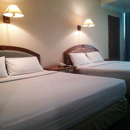 The Acacia Hotel Batam Exterior photo