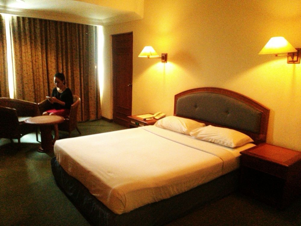 The Acacia Hotel Batam Exterior photo